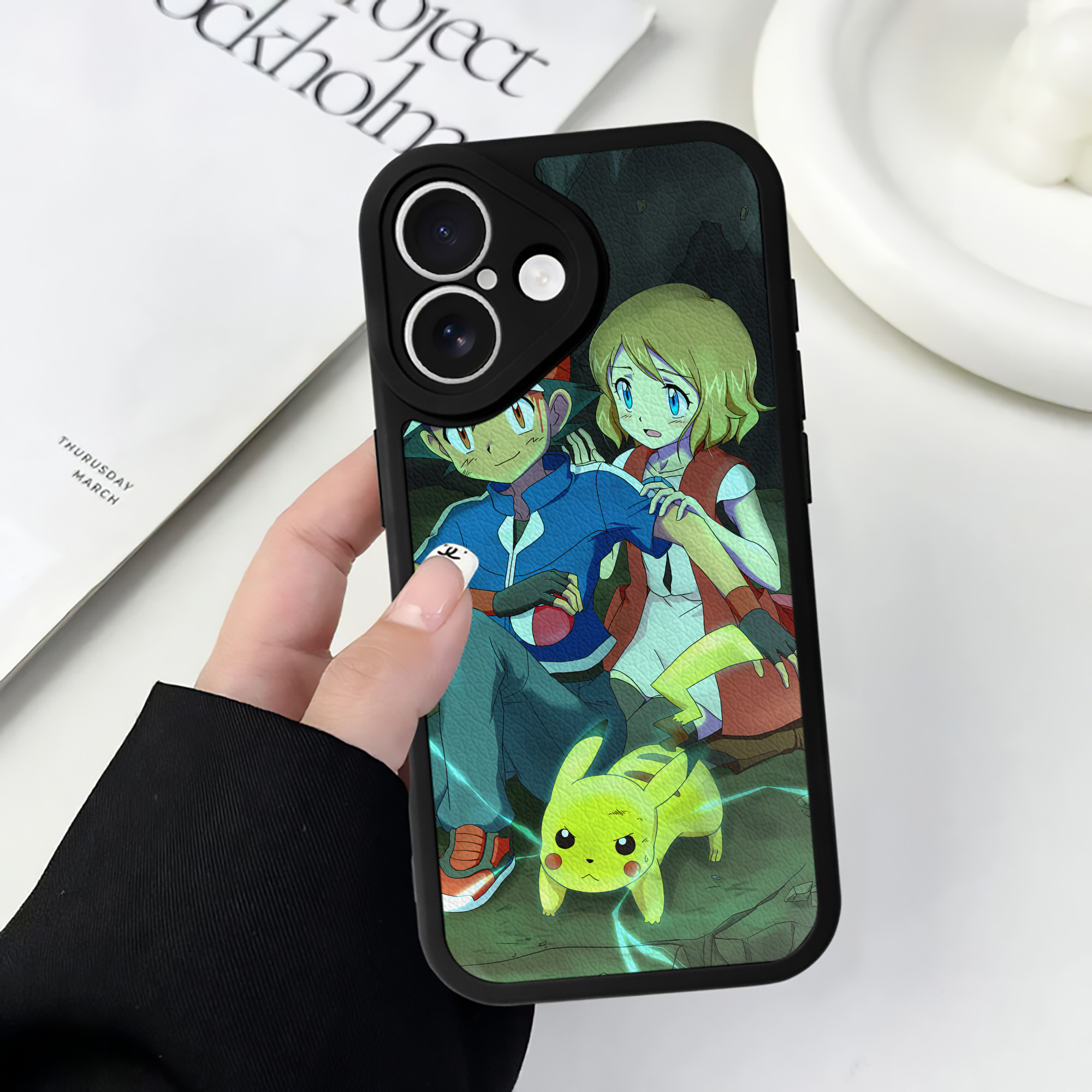 （画像用） ポケットモンスター Pokémon 【iPhone 16シリーズ対応】シリコンスマホケース（レザー調） 材質：シリコン